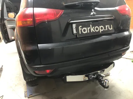Фаркоп TowRus для Mitsubishi Pajero Sport 2008-2017 (с нерж. накладкой) 159366 в Махачкала
